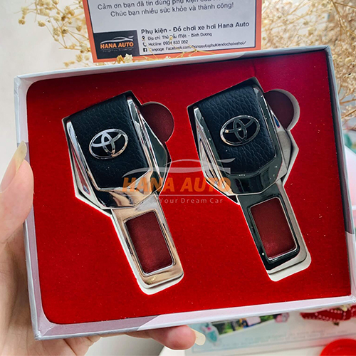 Chốt an toàn ô tô có logo thương hiệu xe, đầy đủ các dòng xe