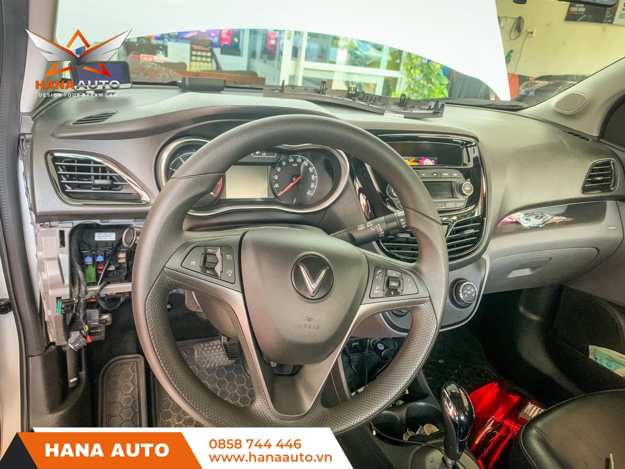 Cruise control và phím media trên Vinfast Fadil