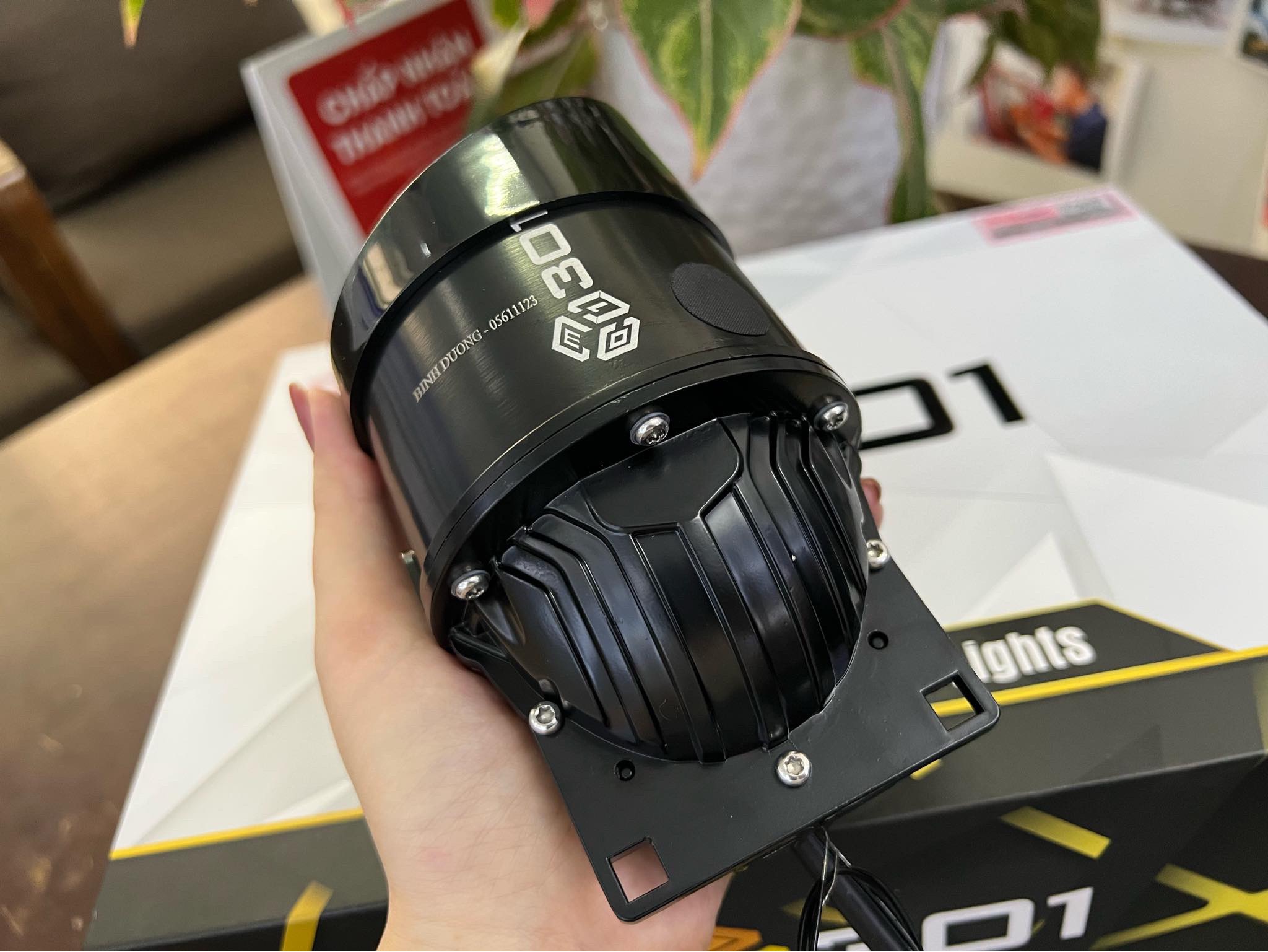 Bi gầm 3 màu Titan 301
