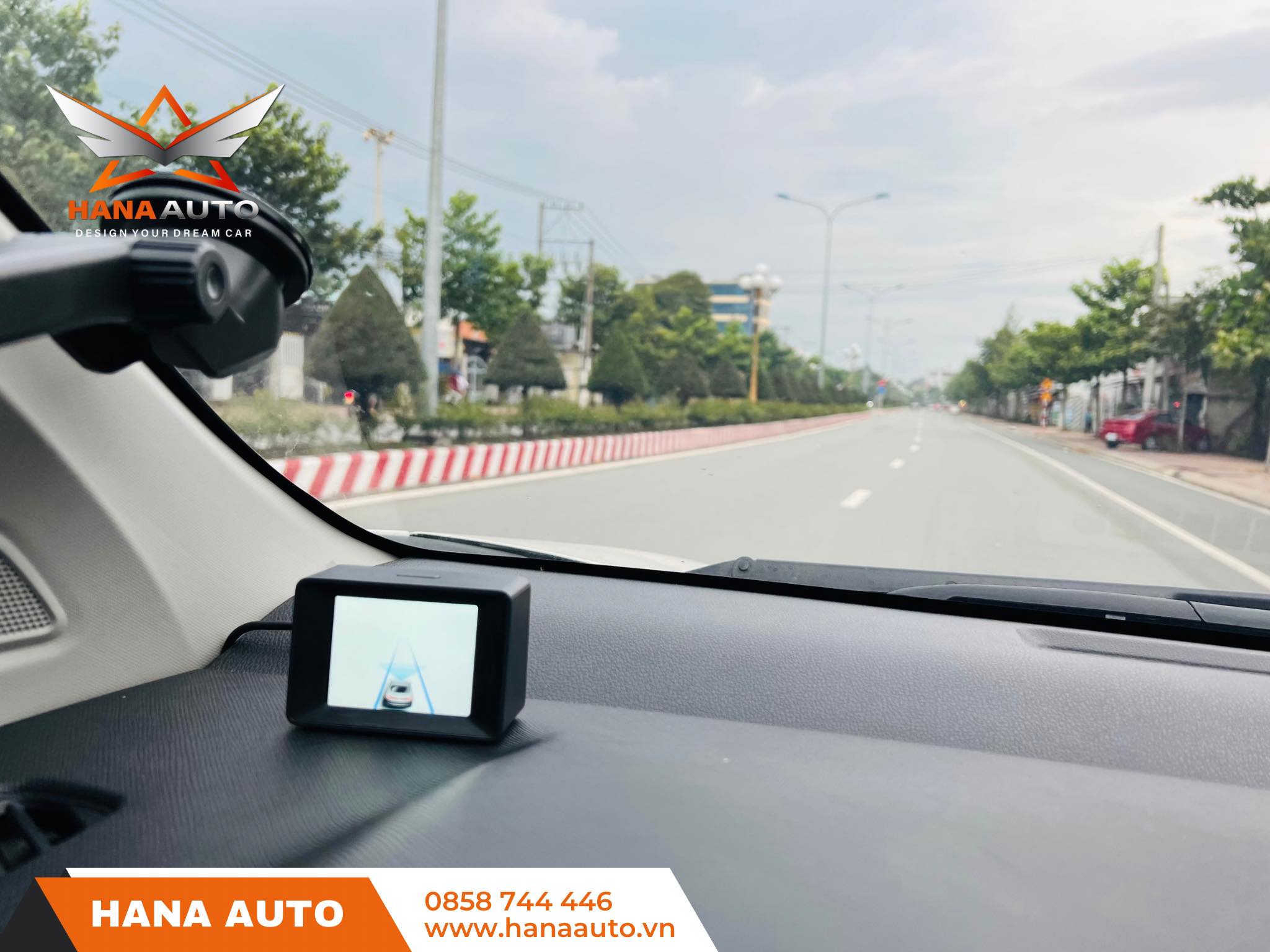 Camera hành trình Utour C2M cảnh báo va chạm