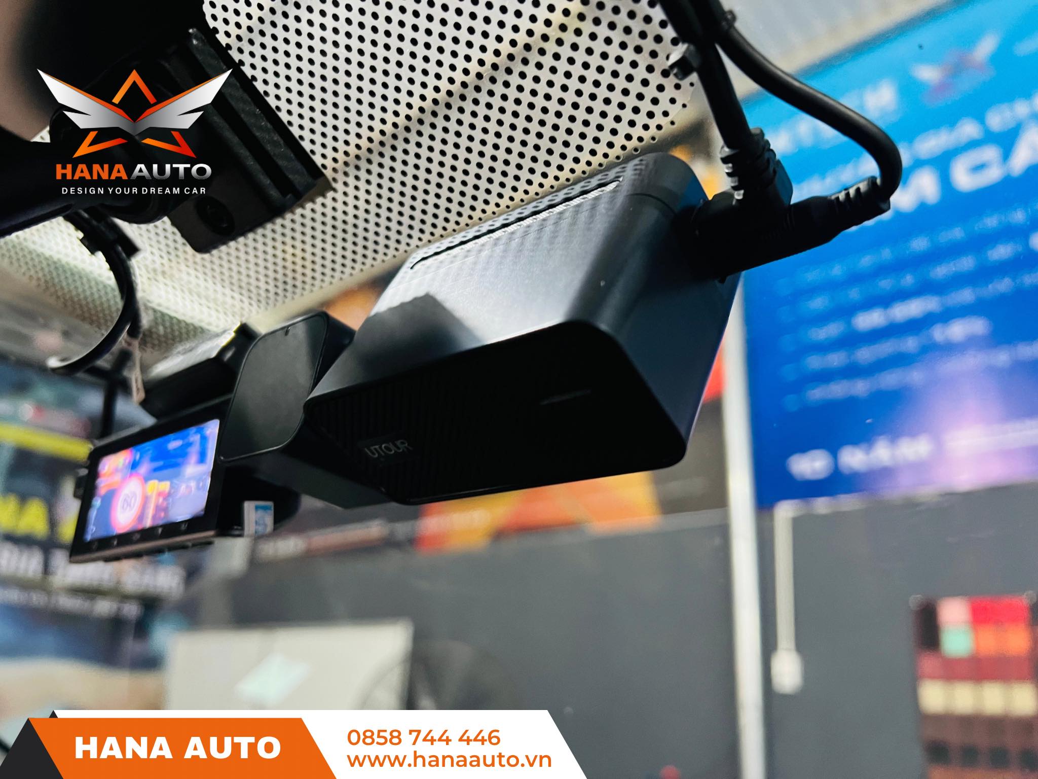 Camera hành trình Utour C2M cảnh báo va chạm