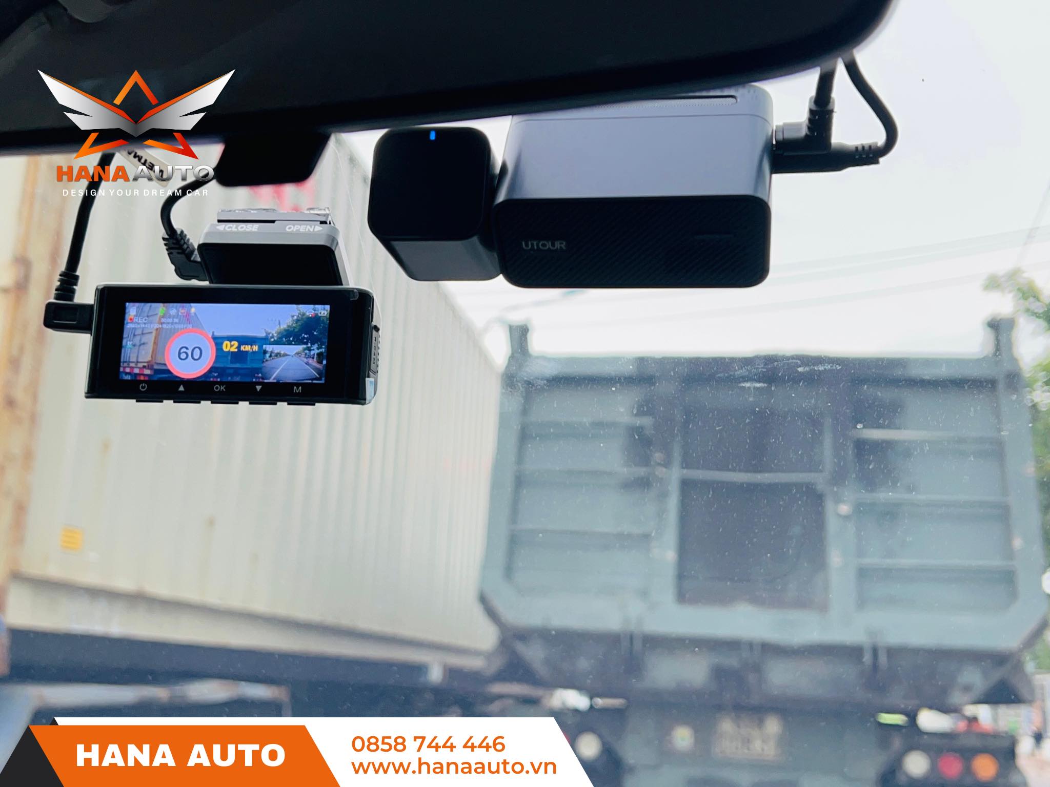 Camera hành trình Utour C2M cảnh báo va chạm