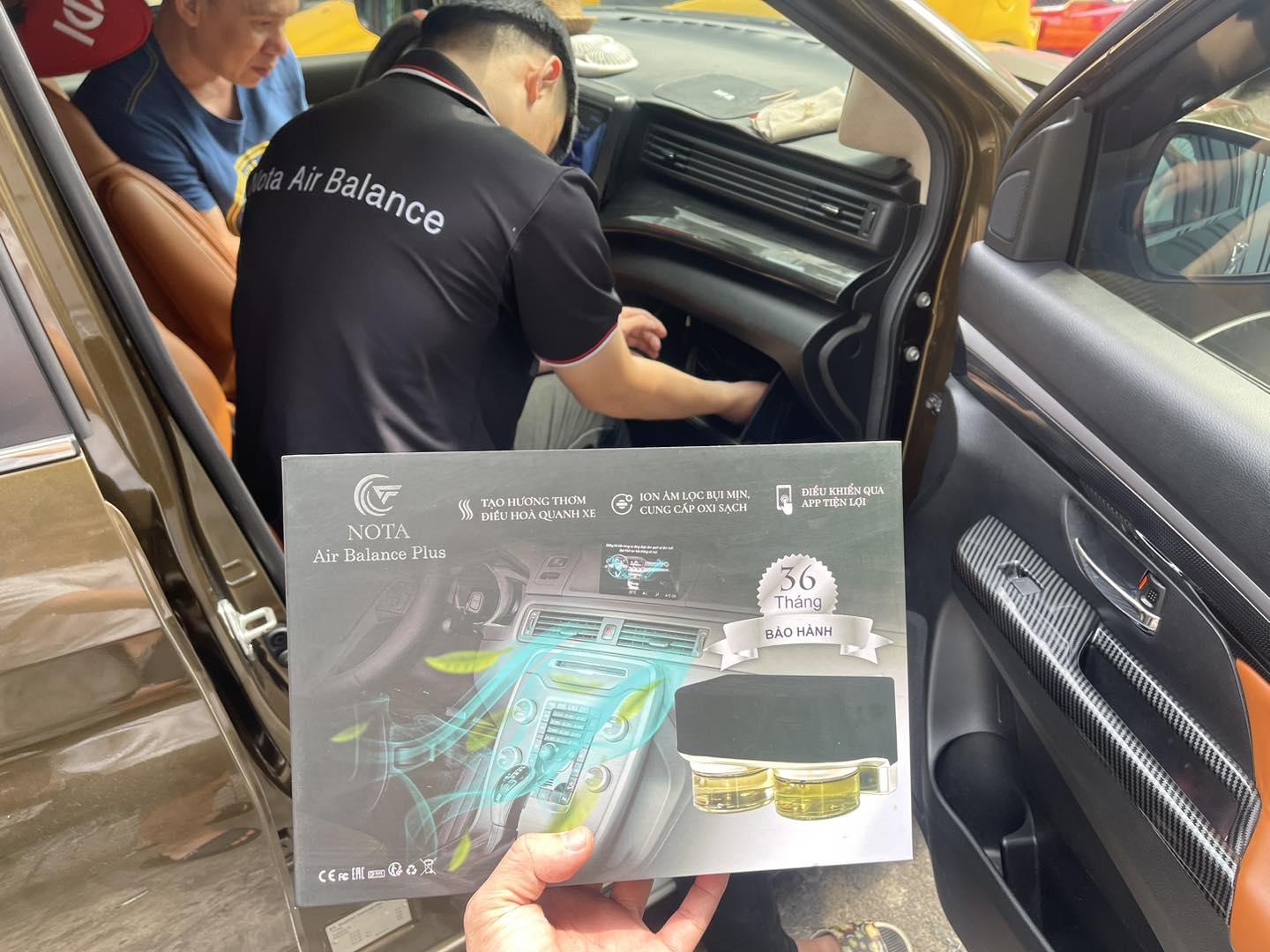 Thiết Bị Khử Mùi Khuếch Tán Nước Hoa Ô Tô Nota Bản Pro