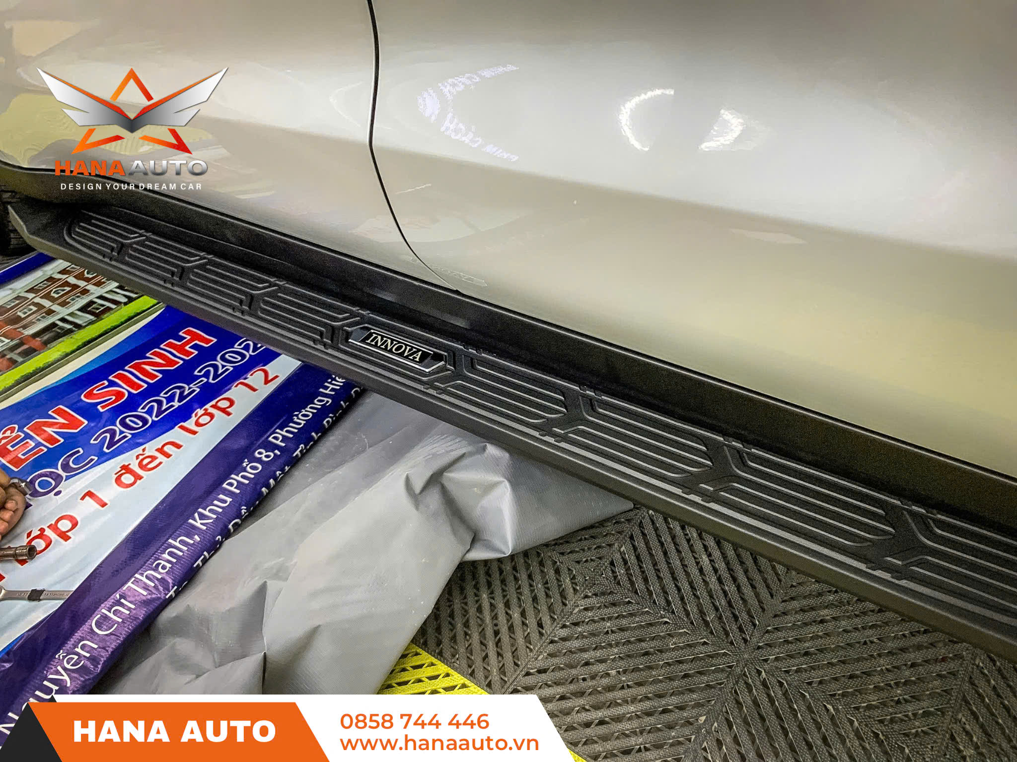 Bậc bước chân Toyota Innova 2019