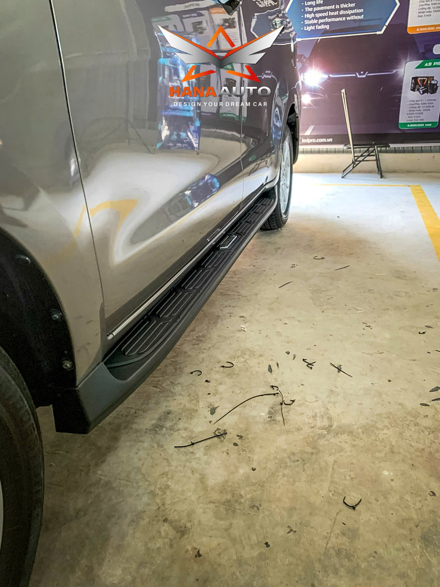 Bậc bước chân Toyota Innova 2019