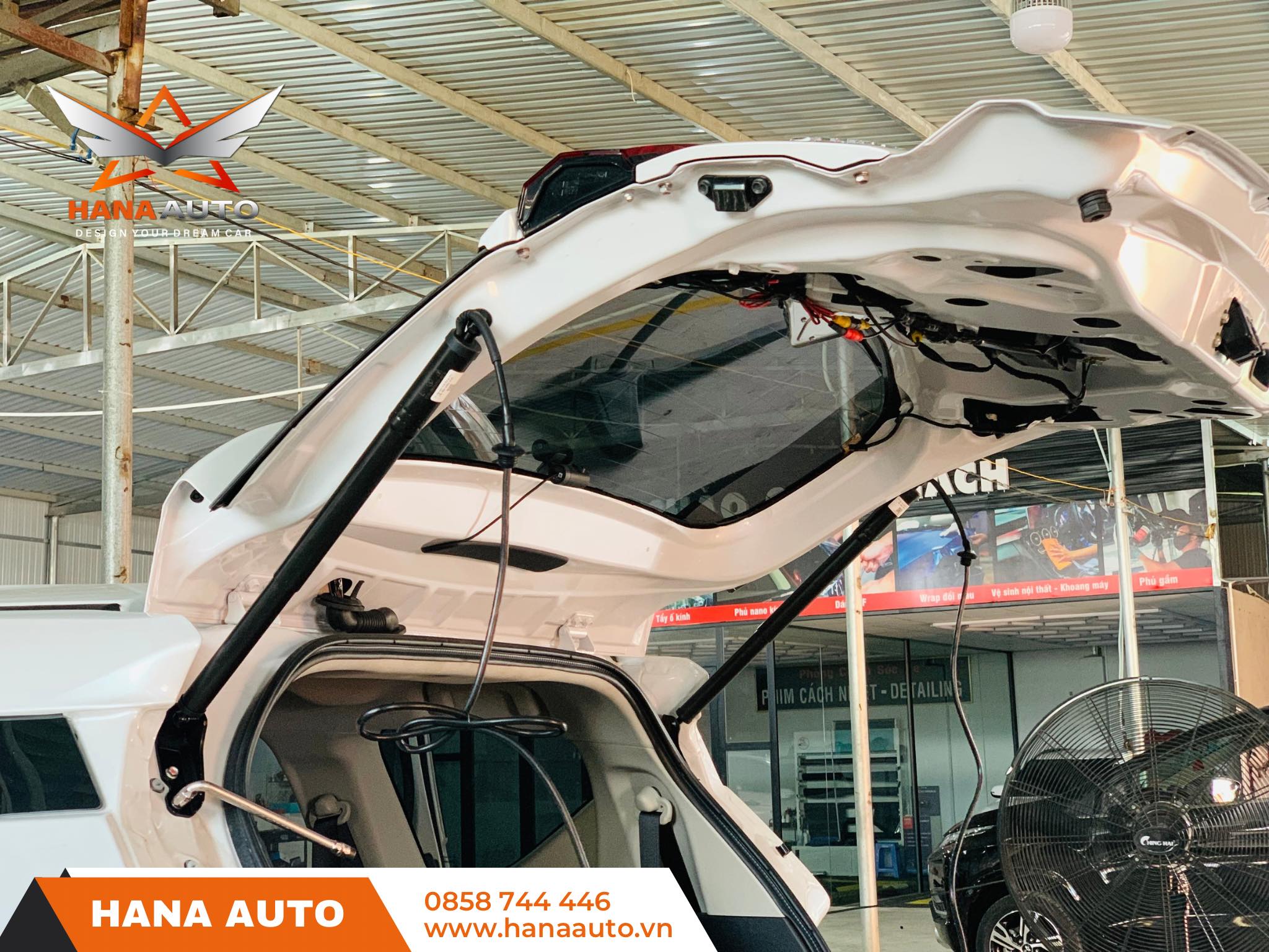 Cốp điện Mitsubishi Xpander Tích Hợp Cảm Biến Đá Cốp