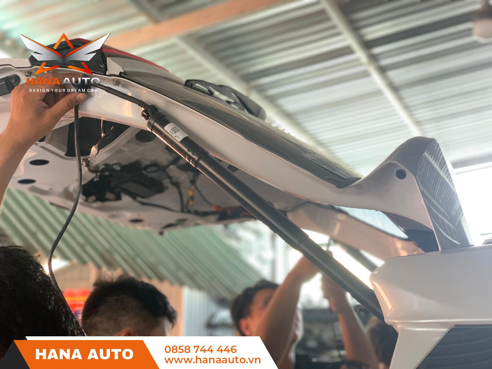 Cốp điện Mitsubishi Xpander Tích Hợp Cảm Biến Đá Cốp