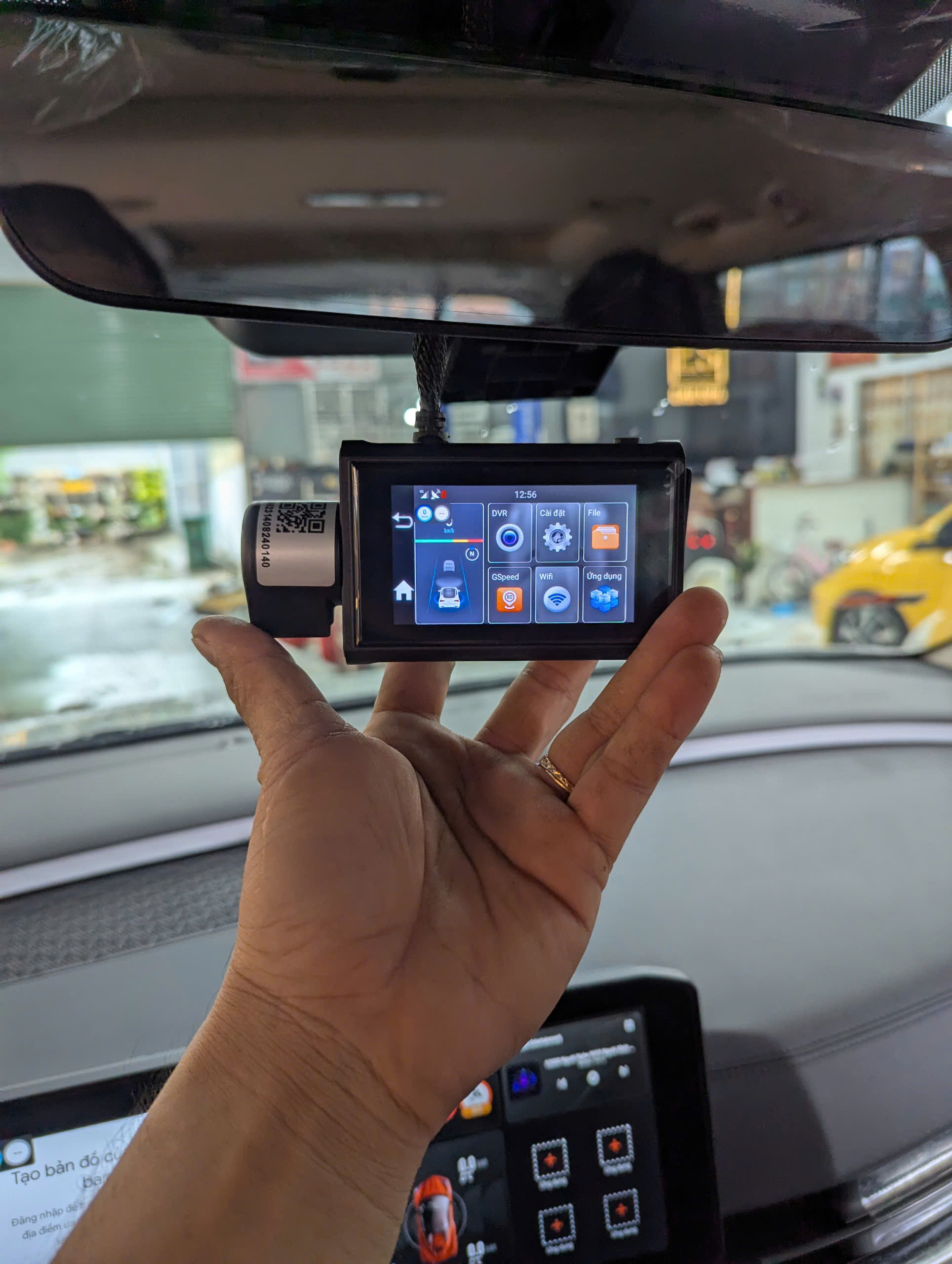 Camera hành trình Ellicam A64GS Cảnh báo giao thông, xem từ xa