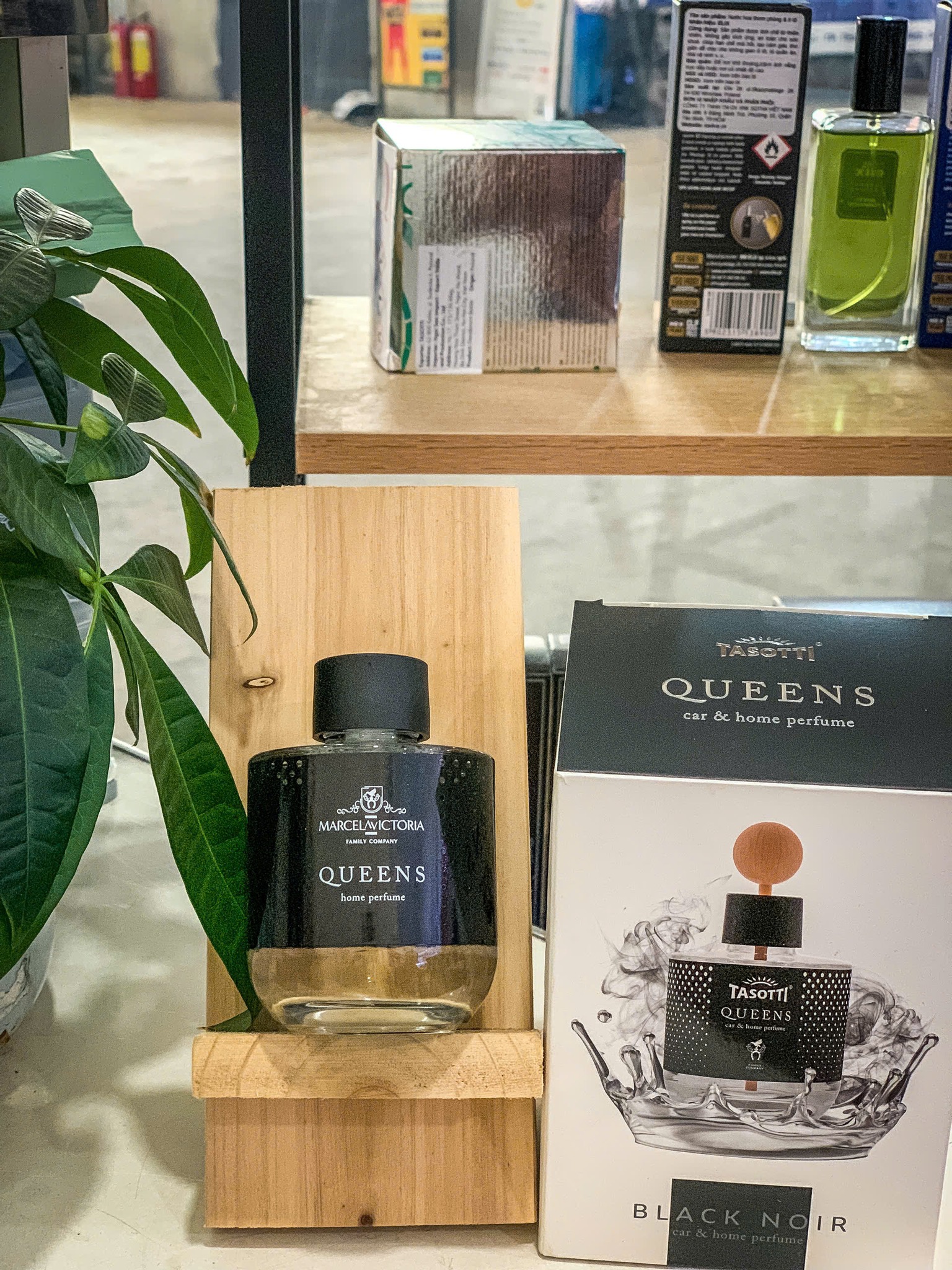 Nước hoa ô tô Tasotti Queens nhập Ba Lan cao cấp